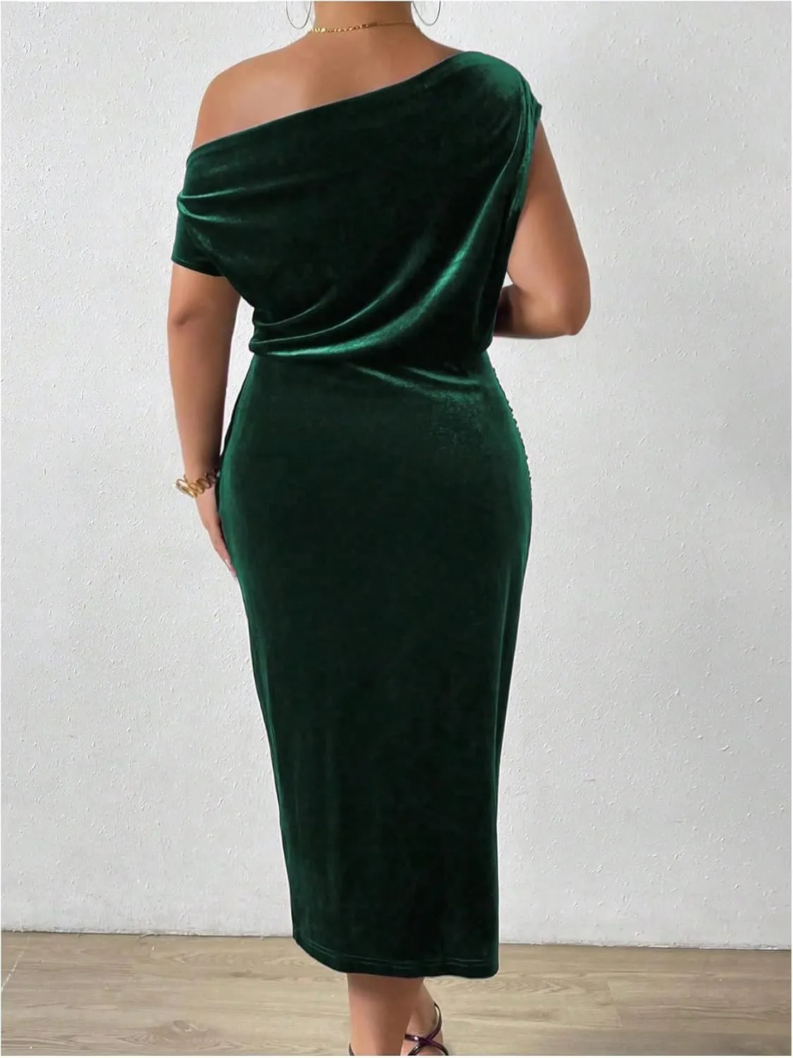 Floerns Women's Plus Size Velvet Dress Asymmetrical Neck Wrap Ruched Cocktail Bodycon Midi Dresses